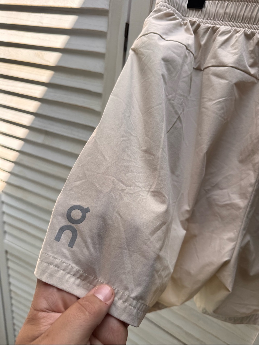On Running 5” Core Shorts Men’s Beige Athletic Training Shorts Size M - Picture 6 of 7